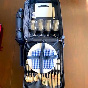 Wine and cheese picnic backpack